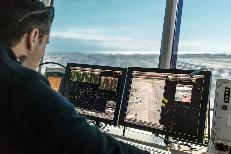 Controlador aéreo de ENAIRE en la torre de Málaga. Foto: Enaire